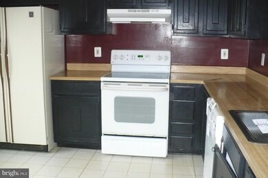 11608 Summer Oak Dr, Germantown, MD 20874 - photo 2