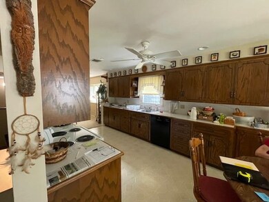 933 Spruce St, Newton, KS 67114 - photo 3