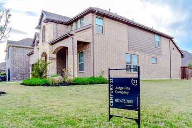 Charming front view of the property featuring a sp