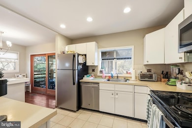 1105 Westbriar Ct NE, Vienna, VA 22180 - photo 6