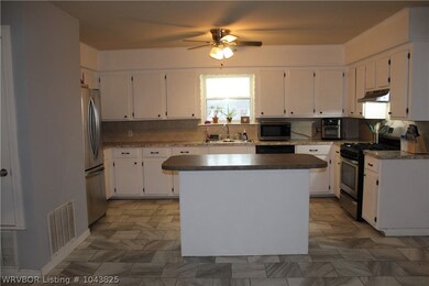 503 SW 3rd St, Muldrow, OK 74948 - photo 3