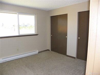 8812 Burnett Rd SE unit A & B, Yelm, WA 98597 - photo 3