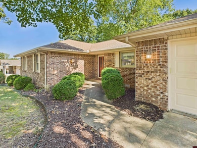 1805 Ashbriar Dr, Mountain Home, AR 72653 - photo 2