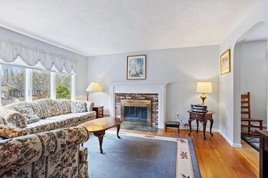 23 Bentley Ln, Chelmsford, MA 01824 - photo 4