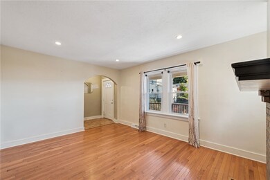 7637 Roslyn St, Pittsburgh, PA 15218 - photo 6