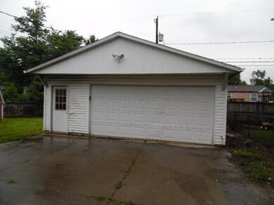 5076 Chipman Dr, Columbus, OH 43232 - photo 2