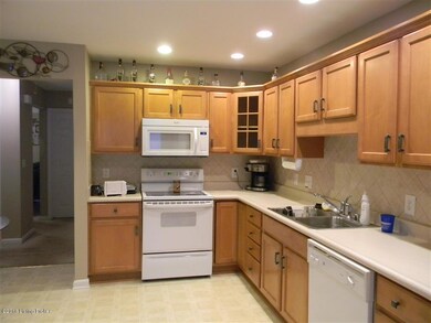 8442 Aspen Glen Way, Louisville, KY 40228 - photo 3