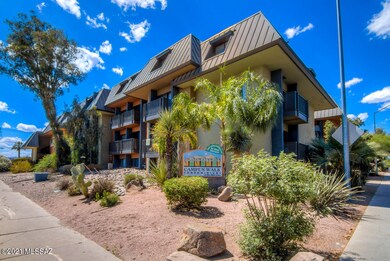 2 Exterior photo b