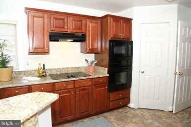 7763 Rockburn Dr, Ellicott City, MD 21043 - photo 4