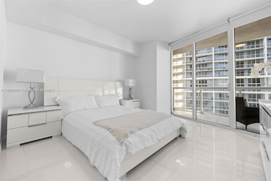 Icon Brickell Tower 2 unit 2206, Miami, FL 33131 - photo 7
