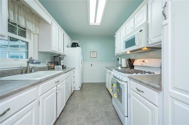 2218 55th St, Des Moines, IA 50310 - photo 7