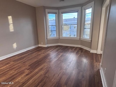 455 Bradford, Livingroom1