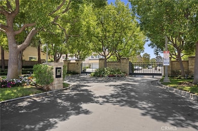 Beautiful gated neighborhood of Oak Creek - centrally located.
