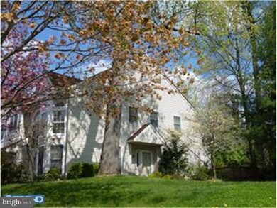 8637 Trumbauer Dr, Glenside, PA 19038 - photo 2