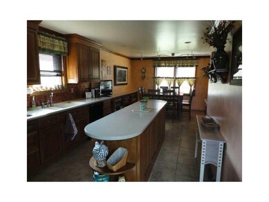 Kitchen. Large center island and Porcelain tile fl
