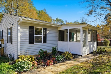 6219 Holly Ann St SE, Acworth, GA 30102 - photo 4