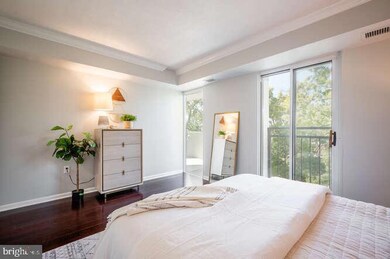 Town Square Towers unit 631, Washington, DC 20024 - photo 3