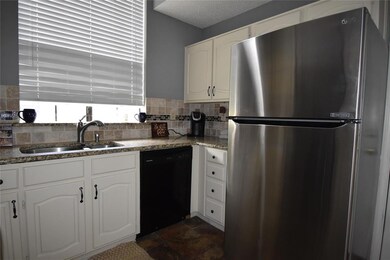 3016 Matterhorn Dr, Bedford, TX 76021 - photo 6