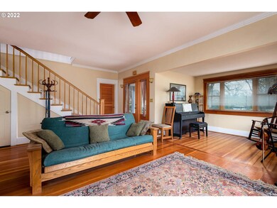 693 W 10th Ave, Eugene, OR 97402 - photo 3