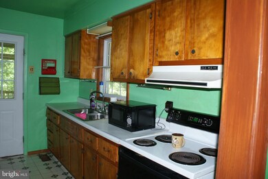 10441 Woodward Dr, Spotsylvania, VA 22553 - photo 7