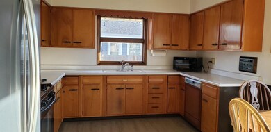 9342 Forrest Dr, Highland, IN 46322 - photo 5