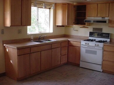 9982 Blackwell Rd, Central Point, OR 97502 - photo 2