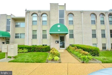 19 Canterbury Square unit 202, Alexandria, VA 22304 - photo 2