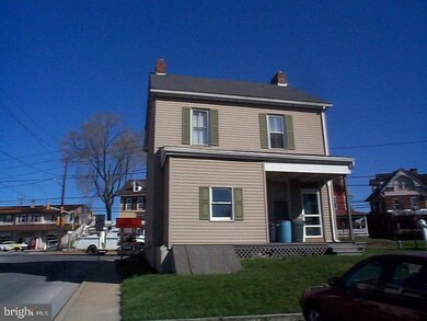 302 E Main St, New Holland, PA 17557 - photo 2