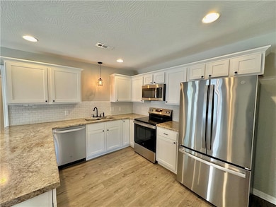 1301 Eastview Dr, Berryville, AR 72616 - photo 5