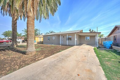 121 W Grove-3