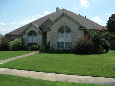 661 Bear Creek Dr, Hurst, TX 76054 - photo 5