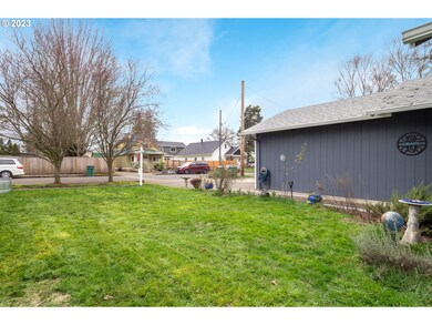 209 E North St, Newberg, OR 97132 - photo 2