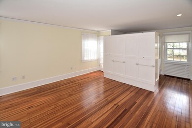 2468 Buckelew Dr, Falls Church, VA 22046 - photo 6