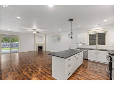 8826 SW Spruce St, Portland, OR 97223 - photo 4