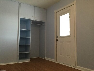 Bedroom 2 - Closet