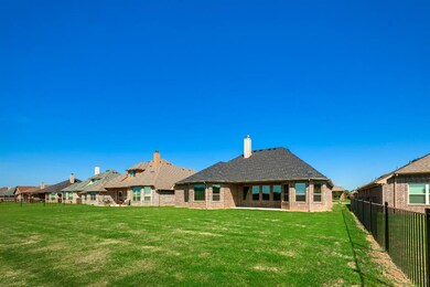 318 Oar Wood Dr, Granbury, TX 76049 - photo 2