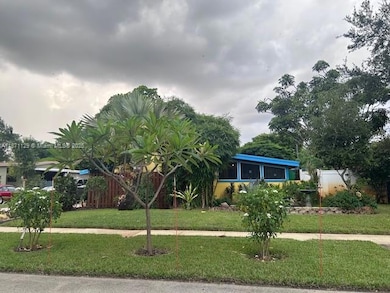 881 SW 49th Terrace, Plantation, FL 33317 - photo 3