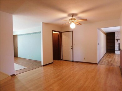 2422 N 4th Ave E, Newton, IA 50208 - photo 6