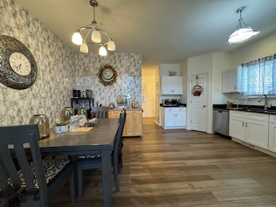 997 Regent Dr, Matteson, IL 60443 - photo 4