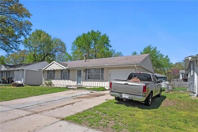 320 Holiday Dr, Lansing, KS 66043 - photo 2