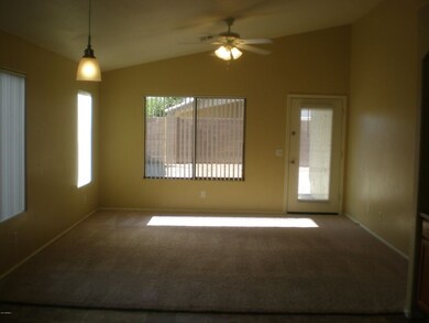Family room_1431028037355_3