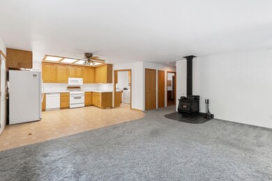 3635 Wards Creek Rd, Rogue River, OR 97537 - photo 5