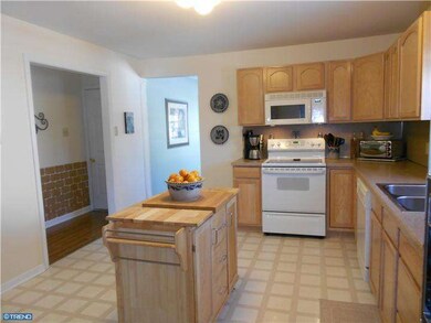 343 N Wall St, Spring City, PA 19475 - photo 4