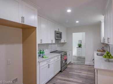 504 W 8th St, Siler City, NC 27344 - photo 6