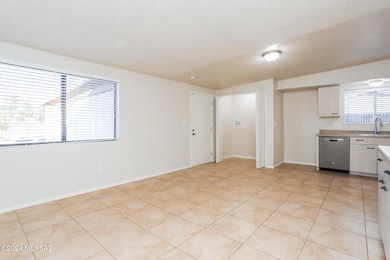 007-photo-dining-room-14148047