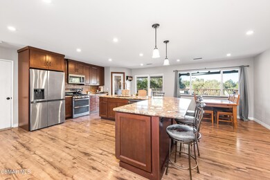 683 Languid Ln, Simi Valley, CA 93065 - photo 6