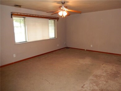 908 S Janelle Ave, Fayetteville, AR 72701 - photo 4