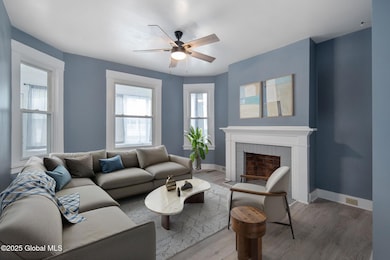 434 Cedar LR staged