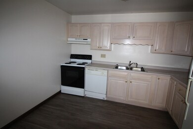 73 E Broadway unit T, Derry, NH 03038 - photo 2