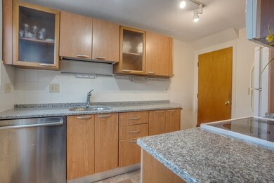 30 Emerson Gardens Rd unit 30, Lexington, MA 02420 - photo 2